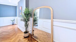 A room with a large mirror, wooden flooring, and potted plants. - N&J - CLOS DES FLEURS - Luminous - Spacious (Nice)