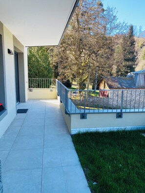 Terrace/patio - St Gervais Le Fayet Luxury 2 bedroomed apartment with exceptional views! Terrace (Saint-Gervais-les-Bains)