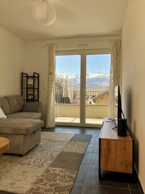 Living area - St Gervais Le Fayet Luxury 2 bedroomed apartment with exceptional views! Terrace (Saint-Gervais-les-Bains)
