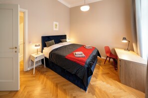 Room - DOWONTON - 2 Room Large Apartment (Praha)