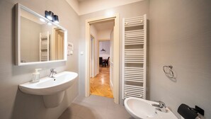 A modern bathroom with a large mirror, two sinks, and a shower. - DOWNTOWN - 2 Room Large Apartment (Praha)