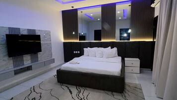 Luxury Apartment, Balcony, City View