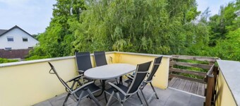 Apartment 'Beautiful 100m² Holiday' with Private Terrace, Shared Garden and Wi-Fi