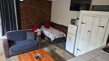 House, 1 Bedroom, Accessible, Smoking | Living area