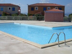 Pool - Comfy villa with AC, lake view - 5 guests (Le Barcarès)