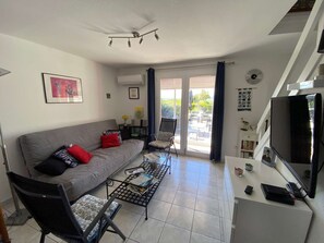 TV - Comfy villa with AC, lake view - 5 guests (Le Barcarès)