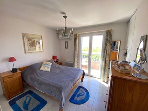 2 bedrooms, free WiFi - Comfy villa with AC, lake view - 5 guests (Le Barcarès)
