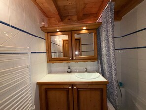 Bathroom - Spacious apartment, panoramic view - 6 guests (Villard-sur-Doron)