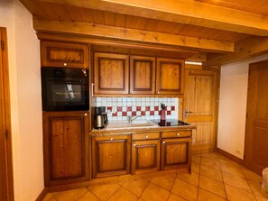 Private kitchen - Spacious apartment, panoramic view - 6 guests (Villard-sur-Doron)