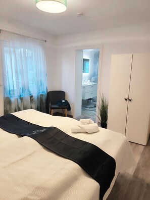 2 bedrooms, iron/ironing board, WiFi, bed sheets