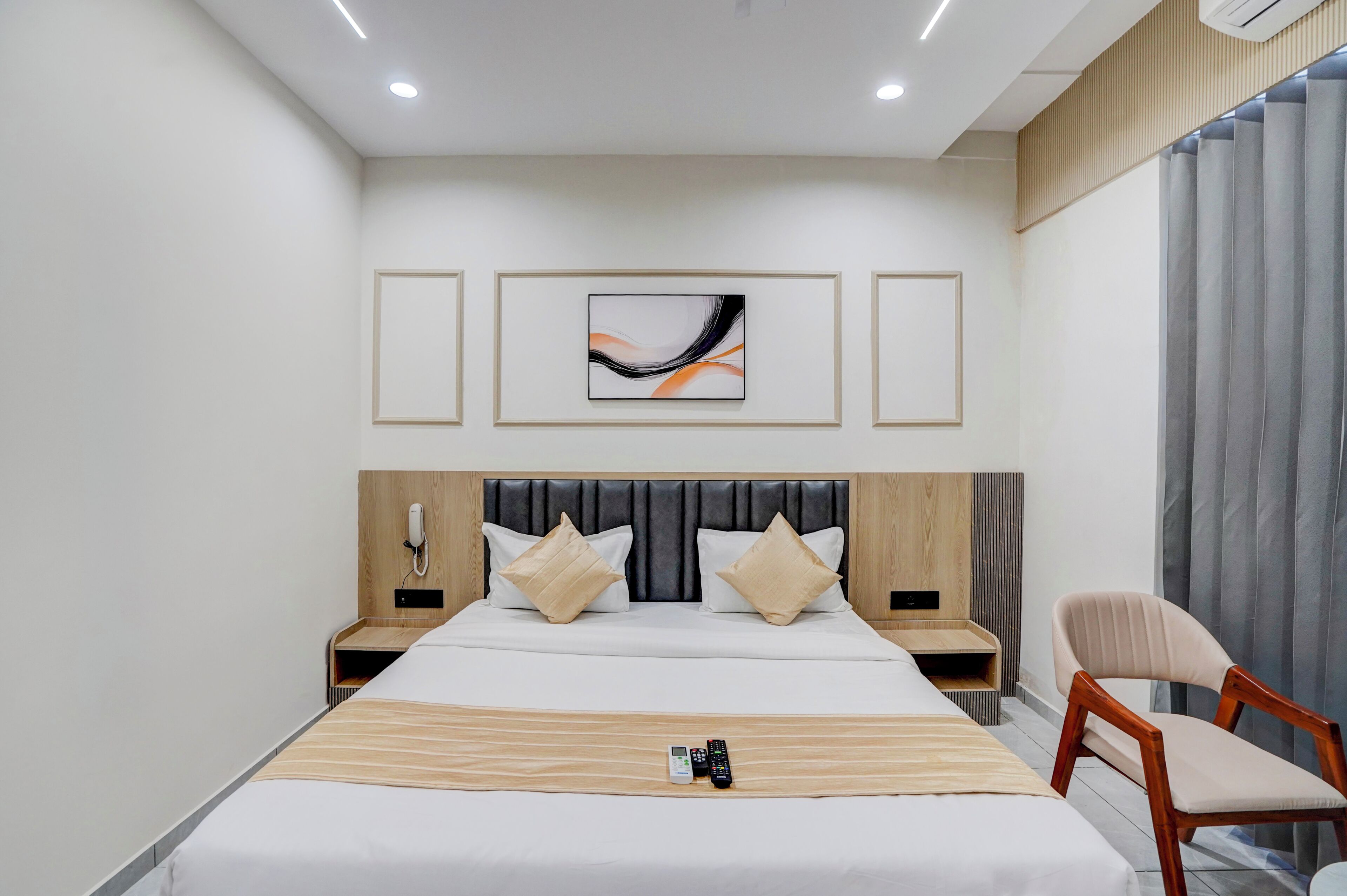 Deluxe Double Room, City View | In-room safe, desk, laptop workspace, iron/ironing board