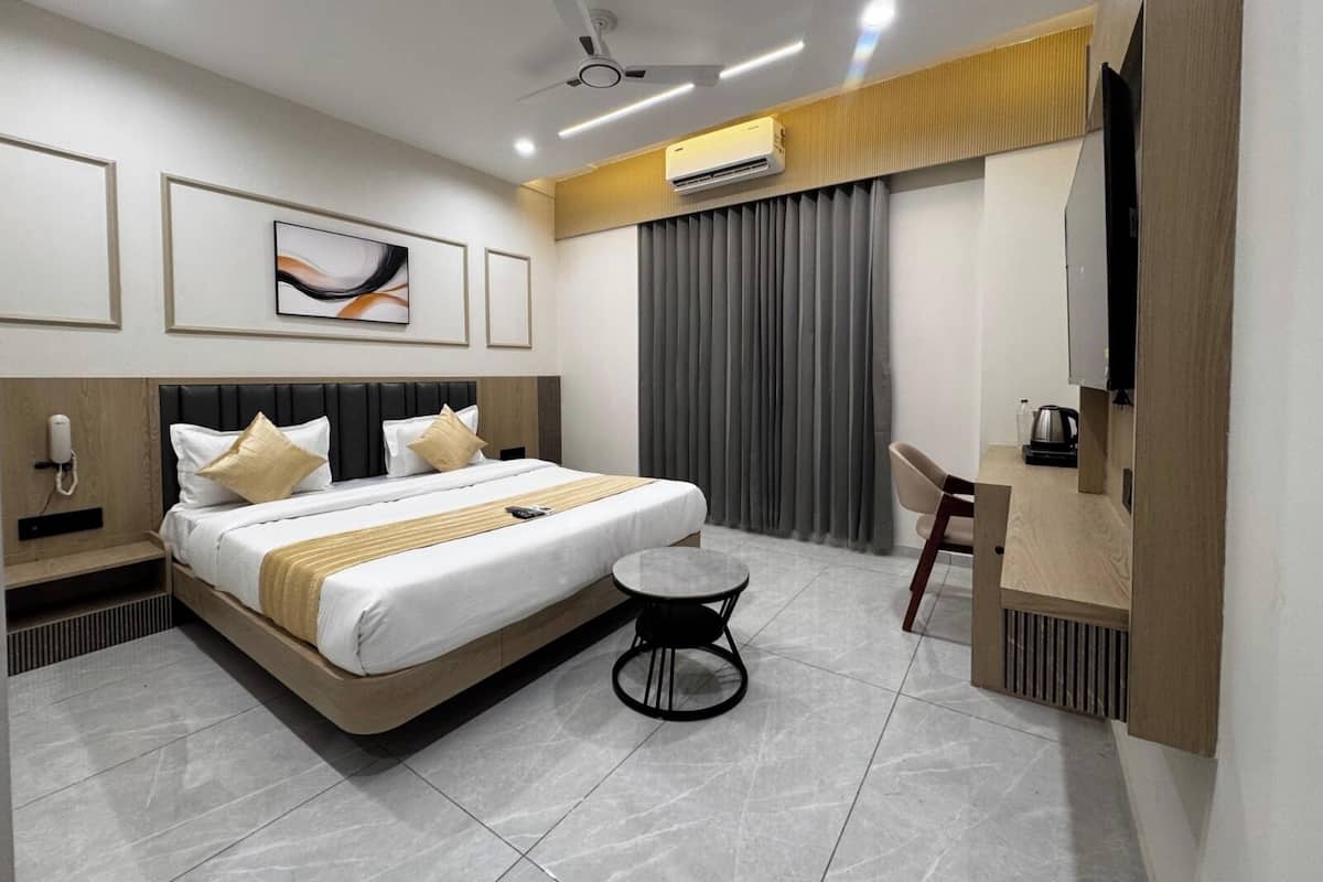 Deluxe Double Room, City View