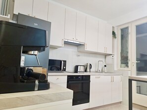 Private kitchen - Central Skopje Luxury Two-Bedroom Apartment -Modern & Spacious - Private Parking (Skopje)