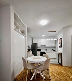 Dining - Central Skopje Luxury Two-Bedroom Apartment -Modern & Spacious - Private Parking (Skopje)