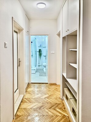 Bathroom - Central Skopje Luxury Two-Bedroom Apartment -Modern & Spacious - Private Parking (Skopje)