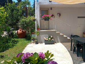 Outdoor dining - Vrbo Property (Sardegna)