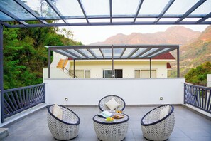 Terrace/patio - ELIVAAS Serenita Abode Tranquil Escape (Bagradhauran)