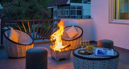 ELIVAAS Serenita Abode Tranquil Escape