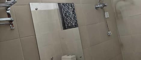 Deluxe Double Room, Balcony, Sea View | Bathroom