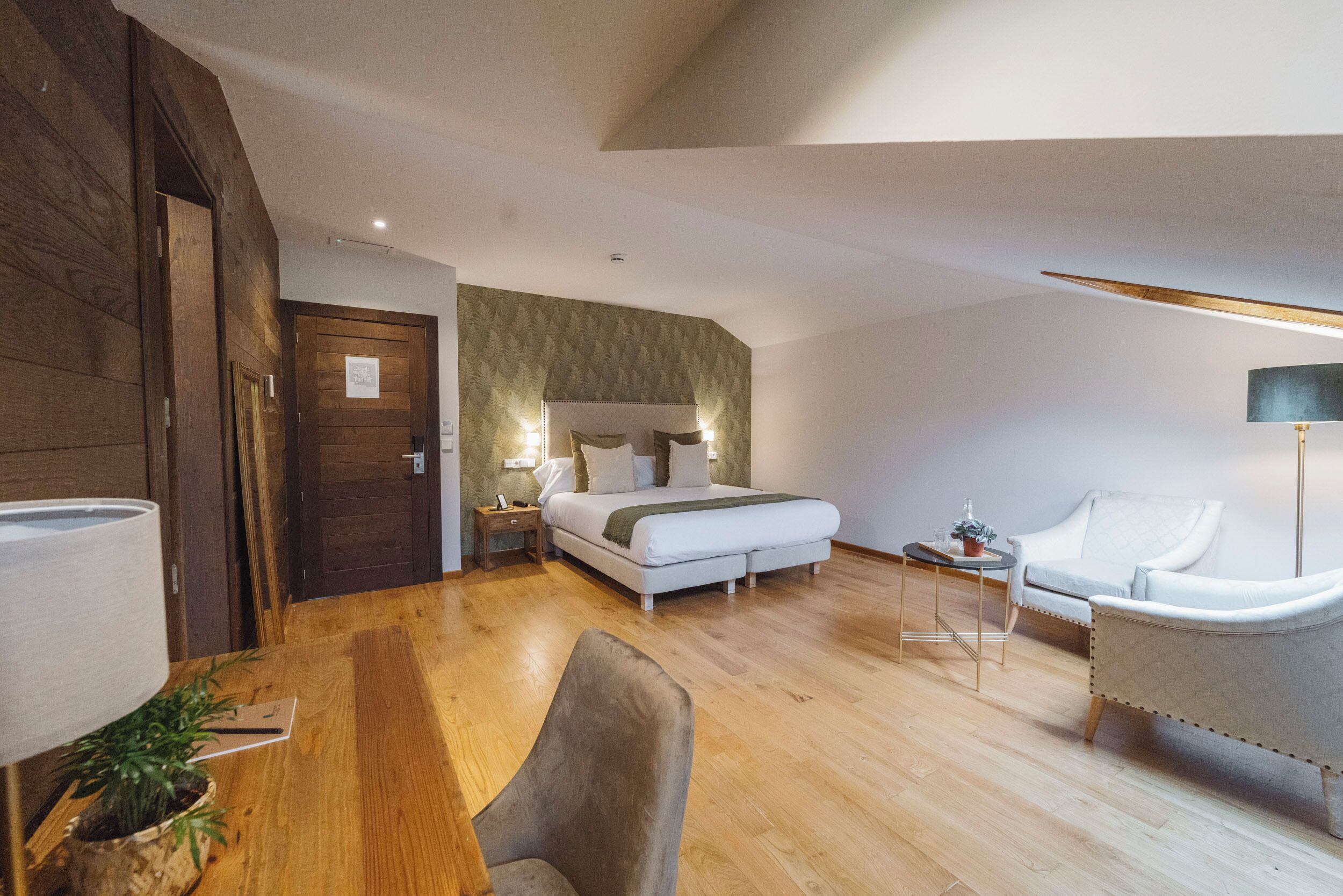 Standaard kamer, 1 twee- of 2 eenpersoonsbedden | Luxe beddengoed, een minibar, een kluis op de kamer, een bureau