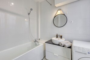 Hair dryer, towels, soap, toilet paper - Cosy and quiet T2 at the foot of the station - lake & casino 200 away (Enghien-les-Bains)