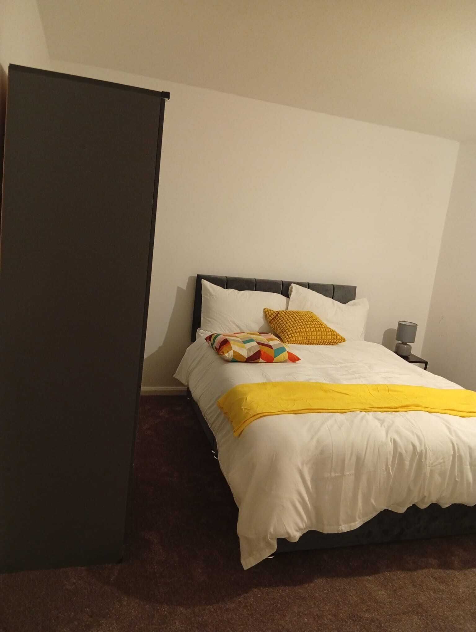 3 bedrooms, WiFi, bed sheets, wheelchair access