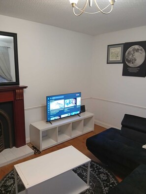 TV - The Linwood Terrace (Eastwood)
