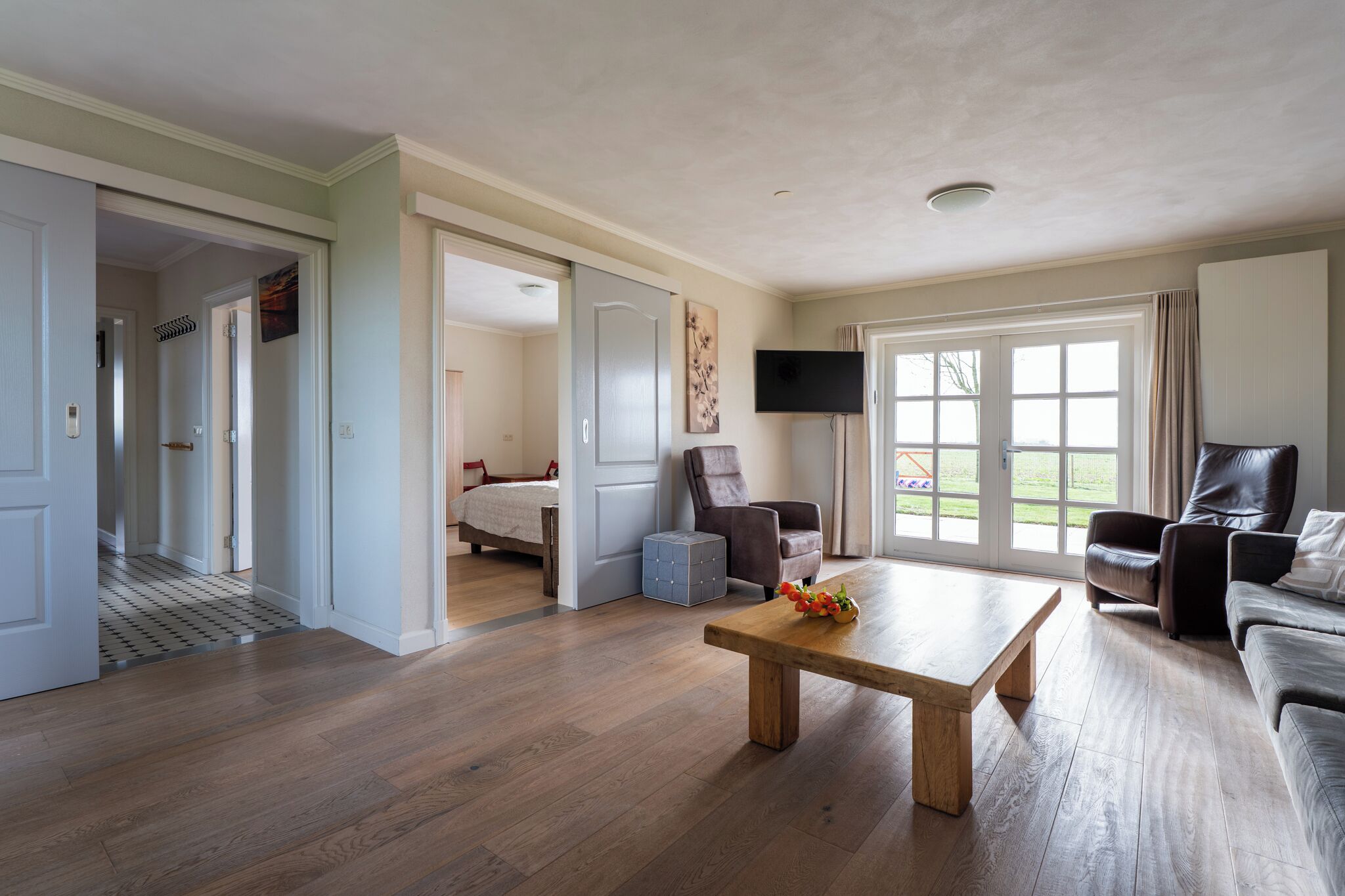 5 bedrooms, travel crib, free WiFi, bed sheets
