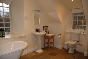 Bathroom - Accessibile Craigengillan Cabin (Dalmellington)