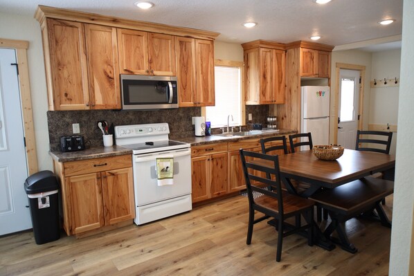Fridge, microwave, oven, coffee/tea maker
