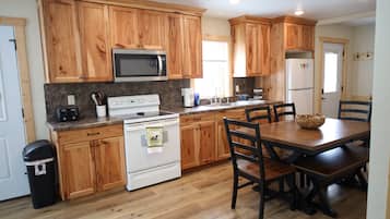 Fridge, microwave, oven, coffee/tea maker