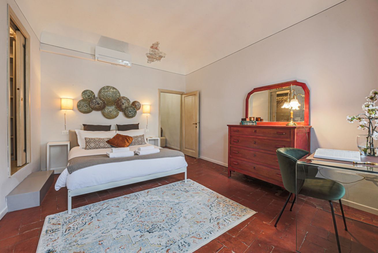 2 bedrooms, desk, iron/ironing board