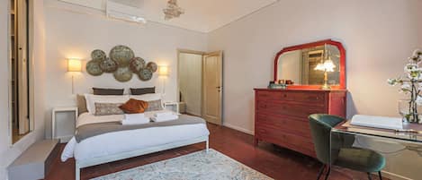 2 chambres, bureau, fer et planche Ă repasser