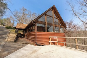 Exterior - Treetopia Ridge - A Rare Find among 1 Bedroom Cabins - Master Suite +Children's Loft +Guest Quarters (Sevierville)