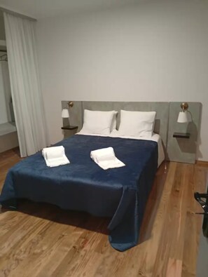 3 chambres, fer et planche à repasser, Wi-Fi, draps fournis