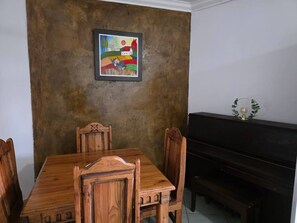House, 2 Bedrooms, Smoking, Garden View | Dining room - The Klip Pot is a Open Plan Self Catering Unit (Pretoria)