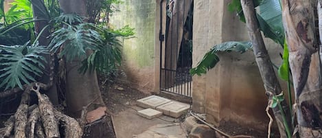 House, 2 Bedrooms, Smoking, Garden View | Property grounds