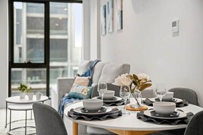 Dining - BNBIFY Stylish Melbourne CBD 2BR Apartment | Pool, Spa, Gym (Melbourne)