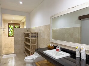 Deluxe Double Room, Pool View | Bathroom - Villa Athaya Pererenan by Beranda (Badung Regency)