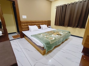 Deluxe Double Room - Hotel Shree Raghunandan Palace (Ujjain)