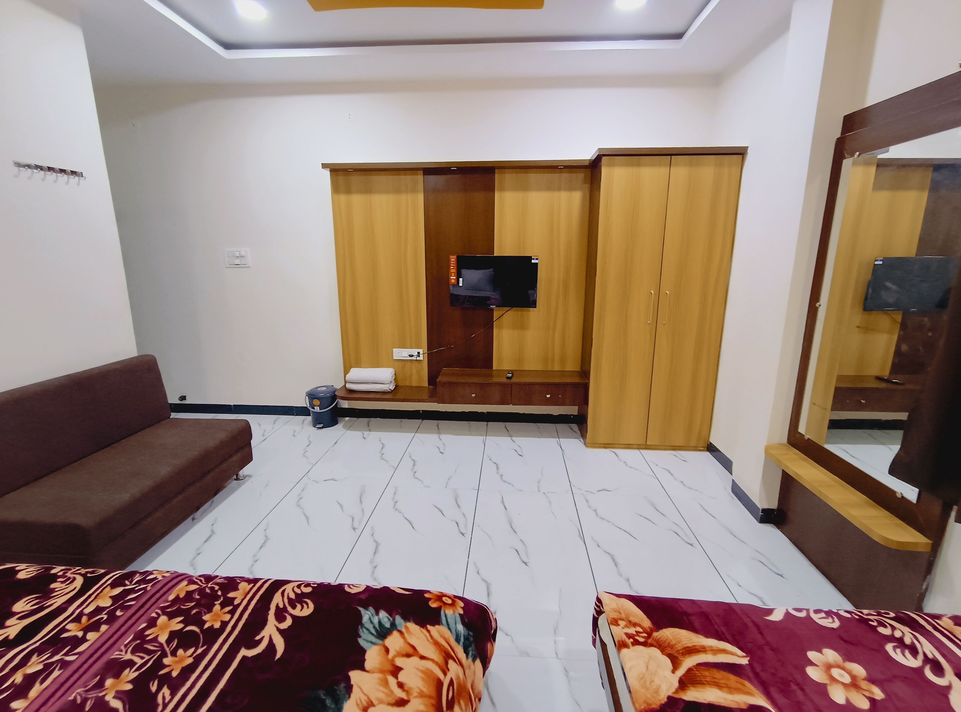 Deluxe Triple Room | Desk, free WiFi, bed sheets