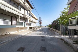 Property grounds - Erato Apartment 2 by RentalsPro - Nea Plagia (Plagia)