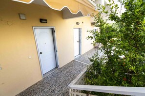 Exterior detail - Erato Apartment 1 by RentalsPro - Nea Plagia Halkidiki (Plagia)