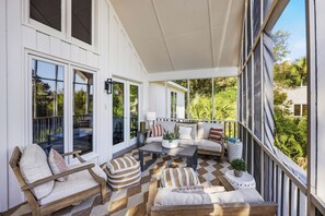 Terrace/patio - OCEANSIDE Seabrook on Pompano Ct, 4BR, Screened Porch, Dogs OK, Direct Boardwalk Access! (Seabrook Island)