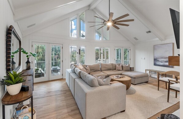 Living area - OCEANSIDE Seabrook on Pompano Ct, 4BR, Screened Porch, Dogs OK, Direct Boardwalk Access! (Seabrook Island)