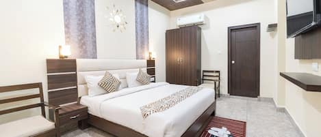 Deluxe Double Room, Air conditioning | View from room