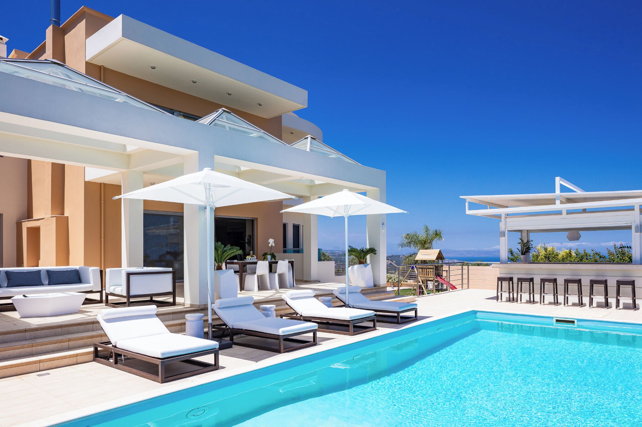Piscine extérieure (ouverte en saison), cabanons gratuits