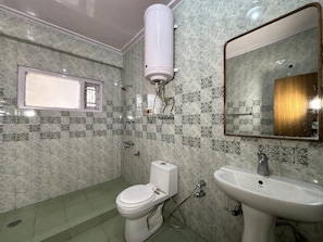 Deluxe Double Room, Mountain View | Bathroom - Hotel Amar Palace Shimla Mountain View (Shimla)