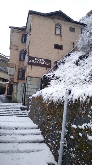 Property grounds - Hotel Amar Palace Shimla Mountain View (Shimla)