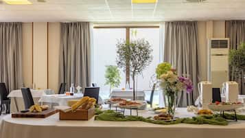 Colazione a buffet a pagamento, servita tutte le mattine